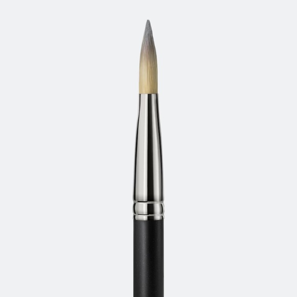 MAC COSMETICS 190 SYNTHETIC FOUNDATION BRUSH - Picture 2 of 2